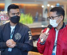 Sandiaga Uno Menonton Langsung Keseruan Grand Final Piala Presiden Esports 2021 - JPNN.com