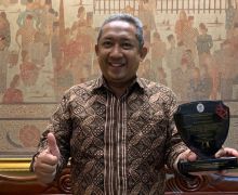 Yana Mulyana Mendapat Penghargaan sebagai Pemimpin Perubahan - JPNN.com