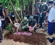 Jenderal Dudung Ziarah ke Makam Korban Tabrak Lari di Nagreg, Simak Pernyataan Tegasnya - JPNN.com