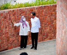 Kaleidoskop 2021: Ini 3 Foto Kebersamaan Pak Jokowi dan Ibu Iriana pada 2021, Nomor 1 Mesranya - JPNN.com