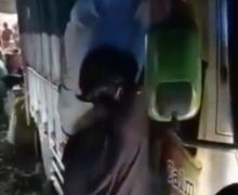 Viral, 2 Pria Mencuri Ponsel di Pasar Induk Kramat Jati, Warga Takut Menegur - JPNN.com