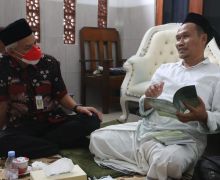 Gus Baha Puji Gaya Ganjar Mengartikan Bismillah Ala Kitab Kuning - JPNN.com