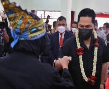 Mahasiswa Menghadiahi Erick Thohir Pantun Pujian Berani Berantas Korupsi - JPNN.com