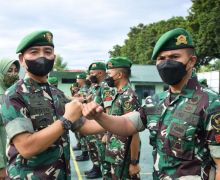 9 Prajurit TNI Dari Yonif 714/SM Mendapat Kenaikan Pangkat Luar Biasa - JPNN.com