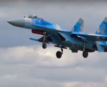 Sukhoi SU-27 Ukraina Mengudara, Pilotnya Serahkan Diri ke Romania - JPNN.com