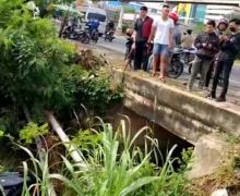 Mobil Rush Nyemplung ke Parit, Kondisinya Begini - JPNN.com