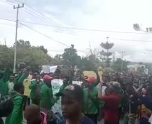Wamena Sempat Lumpuh, Ribuan Warga Turun ke Jalan Menolak Pemekaran Papua - JPNN.com