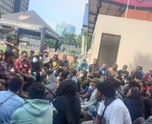 Mahasiswa Papua yang Ricuh dengan Aparat Dibawa ke Kantor Polisi, Lihat Penampakannya - JPNN.com
