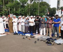 Situasi di Medan Merdeka Barat: Ketua Umum PA 212 jadi Makmum, Imamnya Ternyata - JPNN.com