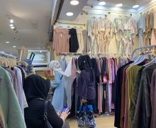 Jelang Ramadan, Pembeli dari Luar Jakarta Berburu Busana Muslim di Thamrin City - JPNN.com