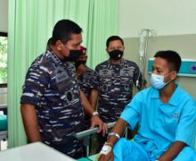 Wakasal Kunjungi Prajurit Marinir Korban Serangan di Papua - JPNN.com