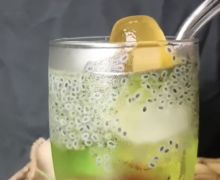 Berbuka Puasa dengan yang Segar-segar, Berikut Resep Es Jeli Selasih - JPNN.com