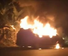 Mobil Terbakar Tepat di Depan SPBU, Warga Langsung Panik - JPNN.com