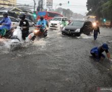 Palembang Terendam Banjir, Macet Total, Hindari Titik Ruas Jalan Ini - JPNN.com