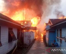 Jelang Berbuka Puasa, Delapan Rumah Warga Malah Terbakar - JPNN.com