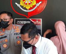 Polisi Menggeledah Rumah Bu Eva, Buka Lemari Es, Bikin Kaget - JPNN.com