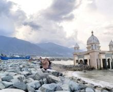 Masjid Terapung Menjadi Saksi Bisu Kelamnya Bencana Gempa-Tsunami - JPNN.com