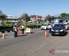 Polisi Tutup Jalur ke Puncak Bogor Mulai dari GT Jagorawi - JPNN.com