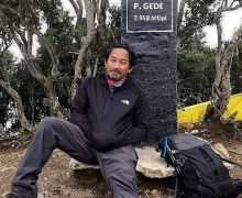 Makki Ungu Bermotor Lalu Menaiki 7 Gunung, Luar Biasa! - JPNN.com