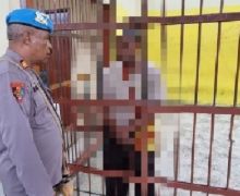 Lihat Nih, Oknum Polisi Mendekam di Tahanan, Diduga Aniaya Pedagang Cilok - JPNN.com