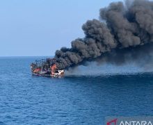 Detik-Detik Prajurit TNI AL Menyelamatkan 10 ABK dari Kapal yang Terbakar di Teluk Jakarta - JPNN.com