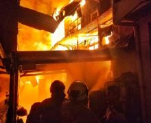 400 Bangunan Gosong Akibat Kebakaran di Pasar Gembrong - JPNN.com