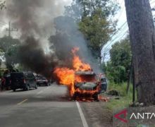 1 Mobil Pemudik Asal Kota Surabaya Terbakar di Sampang, Begini Kronologinya - JPNN.com
