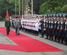 Prabowo Berjalan di Karpet Merah, Langsung Disambut Hormat Bersenjata - JPNN.com