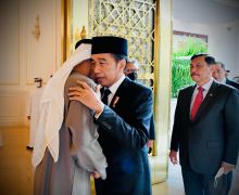 Dari AS, Jokowi Tak Langsung Pulang, Lihat Siapa Pria Beserban Dipeluknya? - JPNN.com