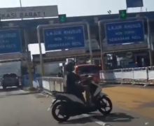 Viral, Video Pengendara Motor Masuk Tol Cikampek, Membahayakan - JPNN.com