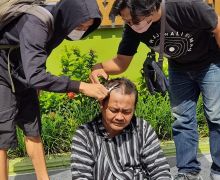 Cukur sebagai Ungkapan Syukur untuk Eks Wali Kota Jogja Tangkapan KPK - JPNN.com
