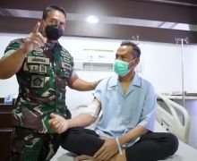 Jenguk 2 Prajurit TNI Korban Luka Tembak, Jenderal Andika: Cepat Sembuh dan Tetap Semangat - JPNN.com
