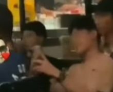 Pasangan Laki-Laki Nekat Bermesraan di Kafe Wow Pancoran, Polisi tak Tinggal Diam - JPNN.com