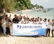 Peringati Hari Lingkungan, Jamkrindo Berkolaborasi Bersih-Bersih Pantai - JPNN.com