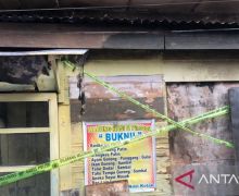 Polisi Mengevakuasi Somad dan Sumiati Korban Ledakan Tabung Gas Elpiji di Palembang - JPNN.com