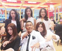 Hotman Paris Mesra Sama Rika, Jessica, Mona, Lisa, dan Ranti, Butuh Tisu - JPNN.com