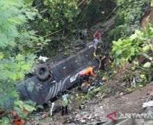 Detik-Detik Bus Masuk Jurang di Tasikmalaya, 3 Tewas, Sopir Memberi Pengakuan - JPNN.com