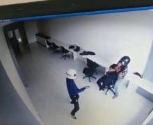 Lihat, RS Dicekik & Ditikam di Kantornya, Kasus Ini Dipicu Cemburu Buta - JPNN.com