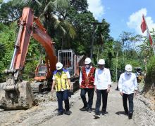 Jokowi Tinjau Proyek Jalan, Lalu Sentil Edy Rahmayadi agar Segera Menangani - JPNN.com