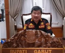 Bupati Rudy Gunawan Tetapkan Status Darurat Bencana Banjir di Garut - JPNN.com