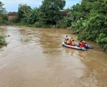 Tenggelam di Sungai Ciwaringin, Santri Ditemukan Sudah Meninggal Dunia - JPNN.com