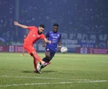 Brace Mantan Bikin Arema FC Tertinggal 2 gol dari Borneo FC di Babak Pertama - JPNN.com