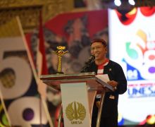 Menpora Amali Dapat Penghargaan Widya Wiyata Dharma Samya dari Unesa - JPNN.com