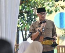 Bantu Perekonomian Pesantren Tumbuh, Sandiaga Uno Beri Bibit Kambing - JPNN.com