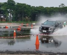 Menyiksa Mitsubishi Xpander Cross 2022 di Berbagai Rintangan - JPNN.com