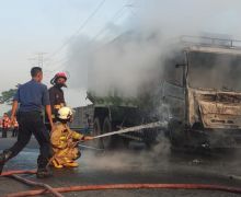 Truk Tanah Terbakar di Tol Jakarta-Merak, Lihat tuh Fotonya - JPNN.com