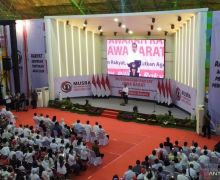 Saat Jokowi Berikan Hadiah Istimewa kepada Sukarelawan Pendukung Presiden 3 Periode - JPNN.com