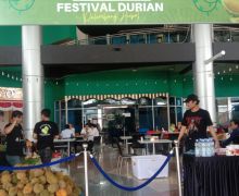 Pencinta Durian Wajib Mampir ke Bandara SMB II Palembang, Pasti Bakal Kegirangan - JPNN.com