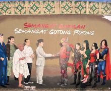 Mural Bung Karno Berjabat Tangan dengan Superhero Menghiasi Flyover Manahan Solo - JPNN.com