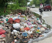 Lihat, Kondisi Jalanan di Pekanbaru Memprihatinkan, Sampah Berserakan dan Bau Busuk - JPNN.com